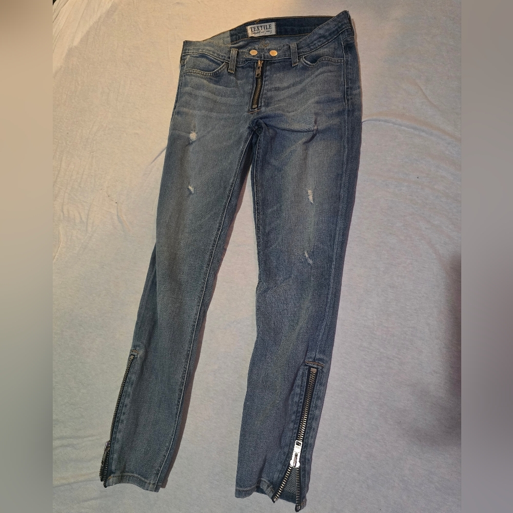 TEXTILE Elizabeth and James Jeans